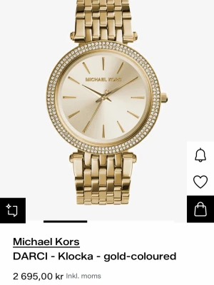 Guldfärgad klocka Michael Kors - Säljer min Micheal kors klocka då den inte kommer till användning. Den är skit snygg och skön på. Men är ingen klock tjej tyvärr. Så hoppas den kommer till användning