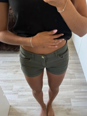 Olivgröna tighta shorts - Sitter som en s/xs