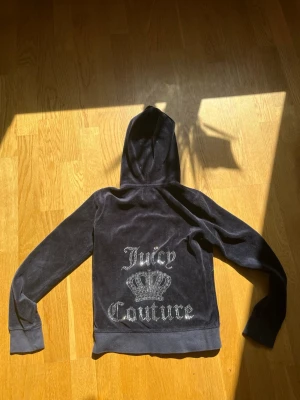 Vintage juicy couture tröja  - En juicy couture tröja i storlek 10. Passar som XS/S