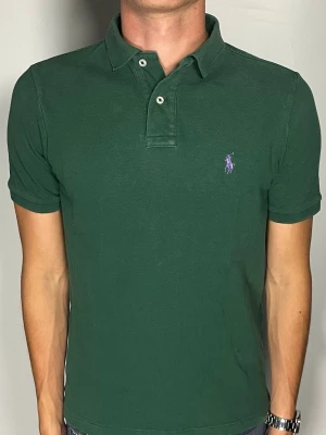 Ralph Lauren Piké  - 👕 Plagg: Piké                                                            📏 Storlek: XS                                                               🏷️ Märke/Modell: Ralph Lauren classic Fit                                   ✨ Skick: Fint skick                                                        💬 Vid frågor är det bara att skriva!                                                                                          