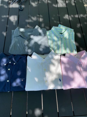 Skjortor  - Just nu ligger det ute 5 stycken skjortor. 2 Ralph Lauren, ami Paris, Zara och Gant. Går att köpa separat men även alla tillsammans för 999kr