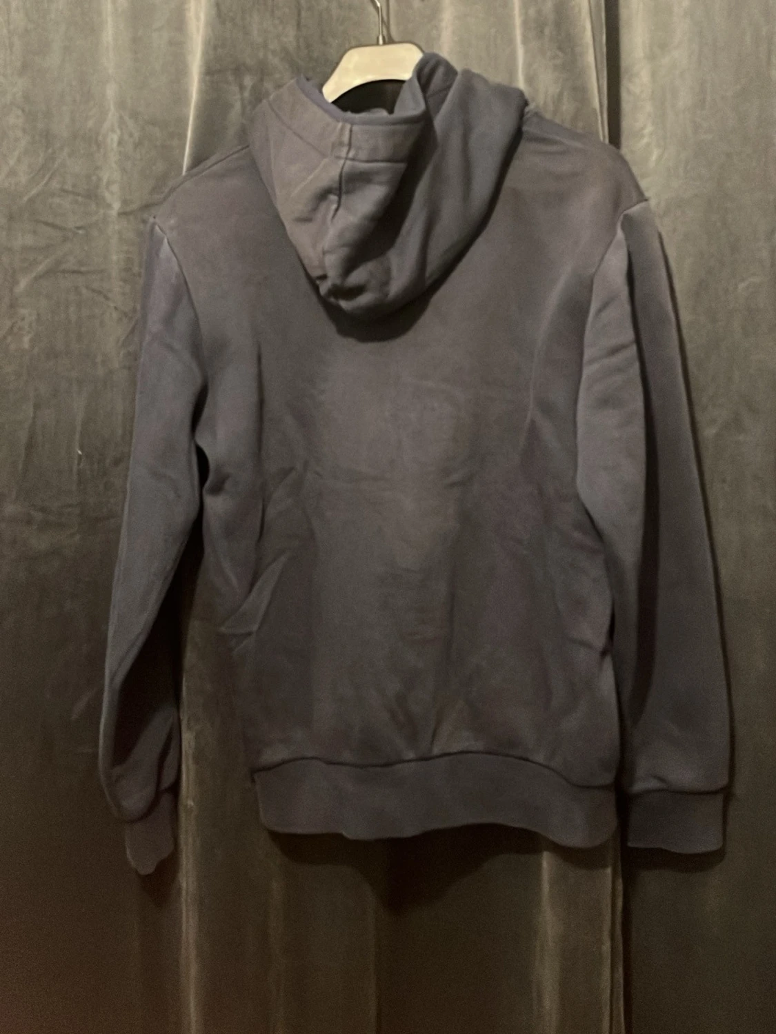 Mörkgrå Peak Performance hoodie med snörning - 1
