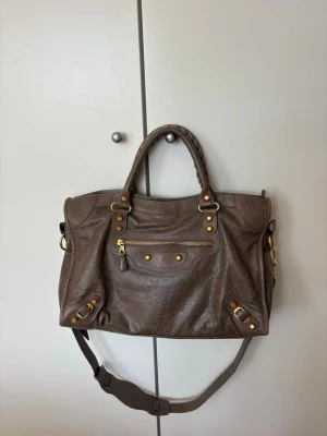 Brun citybag väska - Brun city bag liknande väska 