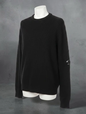 Cp Company Sweatshirt - 📏 Storlek: Large 🎨 Färg: Svart 🏷️ Märke: C.P. Company 👌 Skick: Mycket bra – som ny  📦 Skickas snabbt och välpackat! 💬 Skriv gärna vid frågor eller funderingar! 
