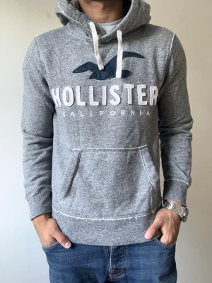 Hollister Hoodie - Riktigt snygg Hollister hoodie | Mycket bra skick | Storlek XS | Modell: 175cm, 69kg
