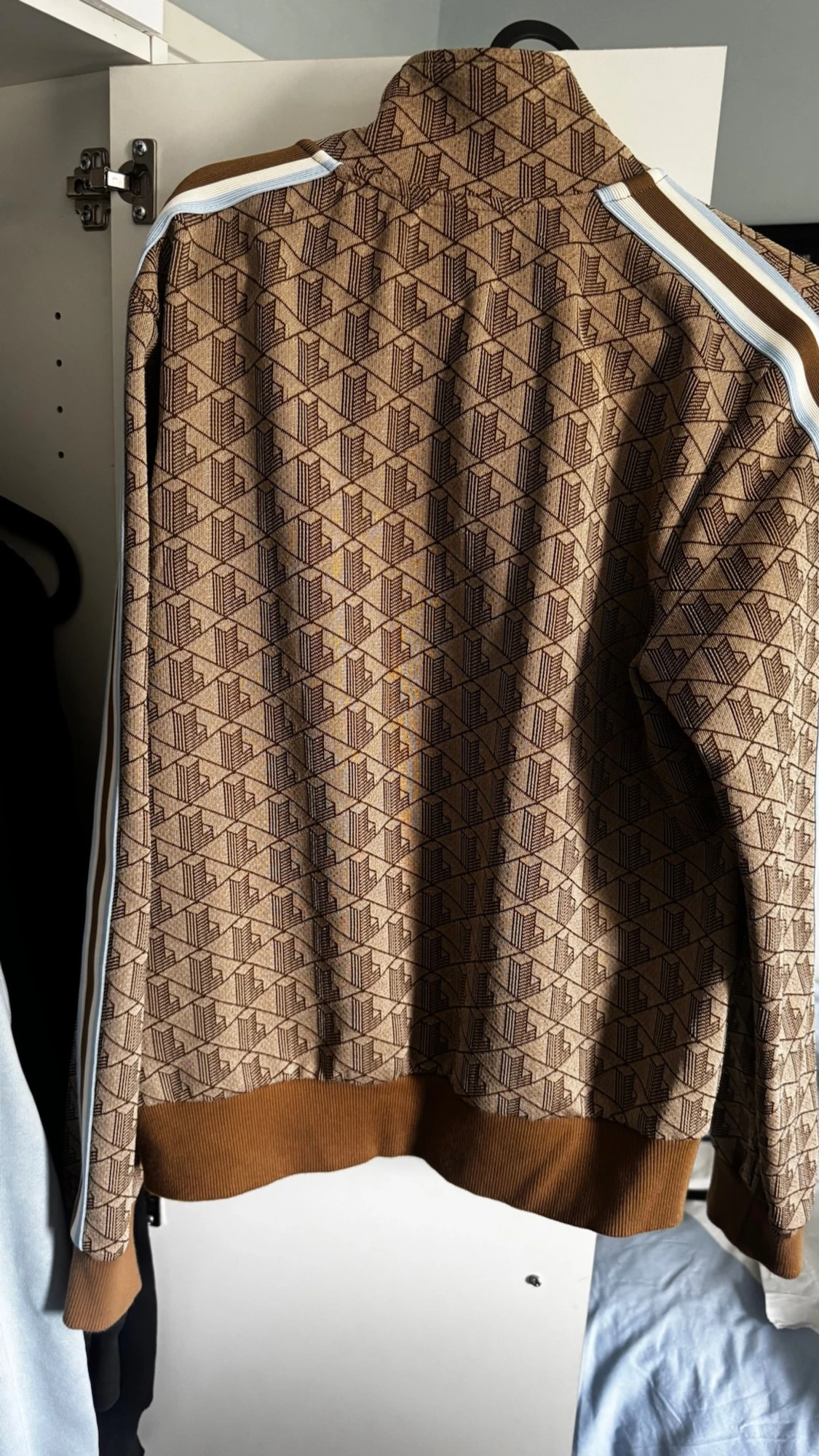 Beige mönstrad Lacoste ziptröja med revärer - 1