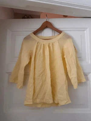 Gul blus - Ljusgul blus från Rut m.fl. Kommer inte till användning❤️