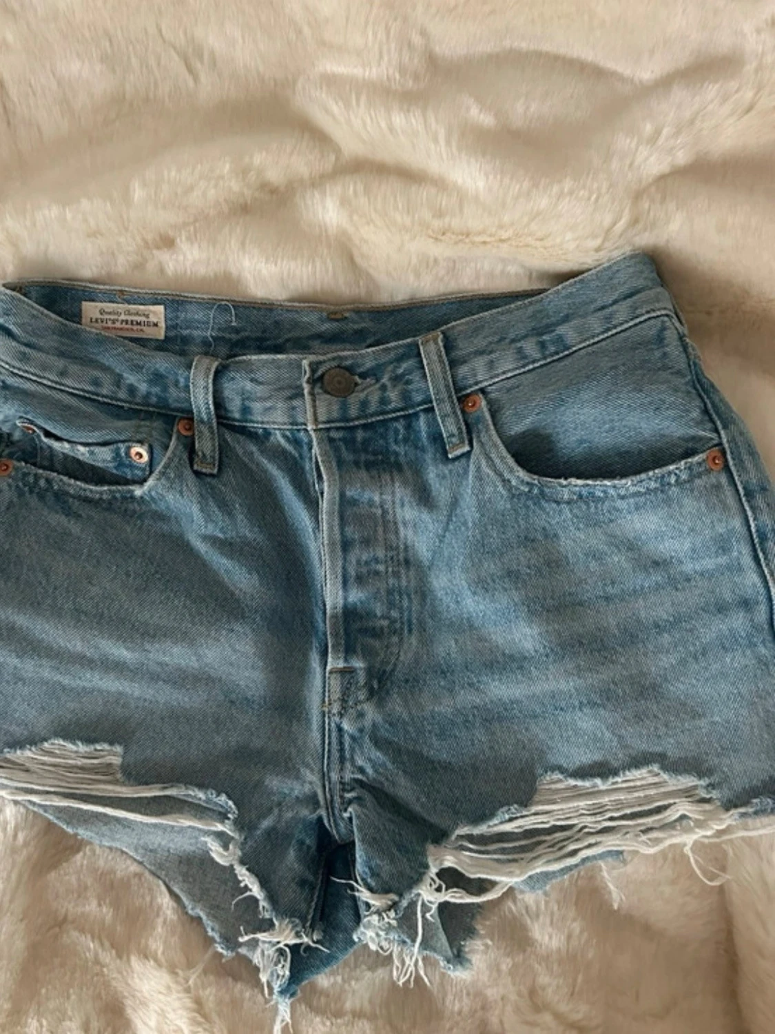 Blåa Levi's jeansshorts - 1
