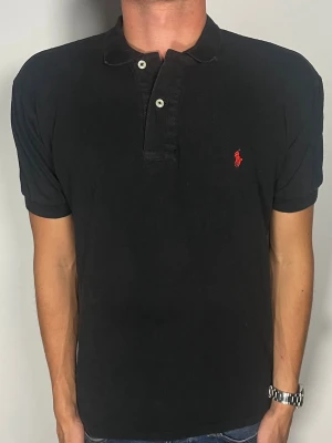 Ralph Lauren pike - 👕 Plagg: Piké                                                                📏 Storlek: S                                                               🏷️ Märke/Modell: Ralph Lauren                                   ✨ Skick: Fint skick                                                        💬 Vid frågor är det bara att skriva!                                                                                          🛍️ Gramenti