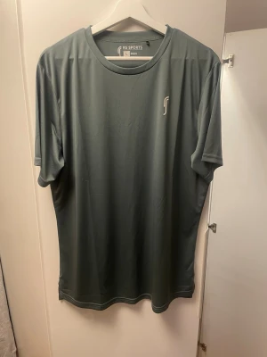 Rs sports tränings T-shirt helt ny - Aldrig använd tränings T-shirt. Hör av dig vid frågor