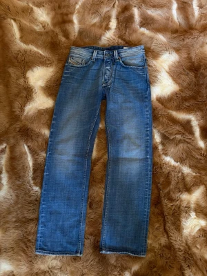 Diesel Jeans - Diesel Jeans | Nyskick | Nyrpris runt 2000kr 💰| Vädligt eftertraktad modell, mest av allt med denna tvätt | Fraktas samma dag 🚚📦| Äkthetsgaranti ingår 👍| Pris ej hugget i sten 🪨⛏️| Kontakta vid fler frågor eller funderingar ✔️