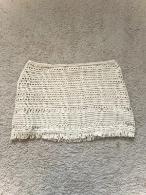 Biege minikjol H&M  - Söt kjol ifrån hm i storlek S🤍 