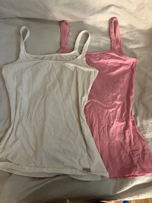 Intimissimi linnen  - Två linnen ifrån Intimissimi, sparsamt använda och i fint skick! 