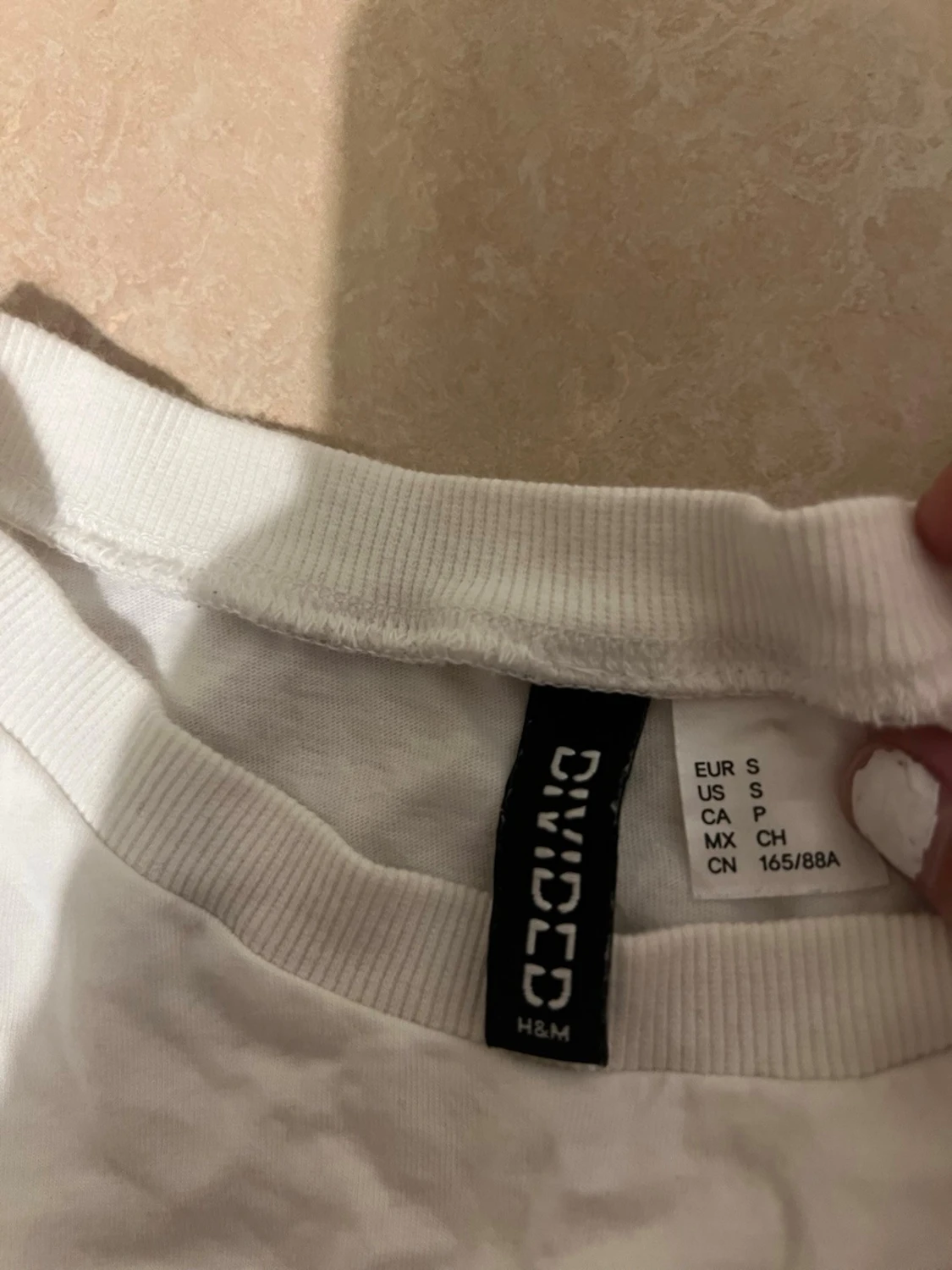 Vit topp med volang från H&M Divided - 1