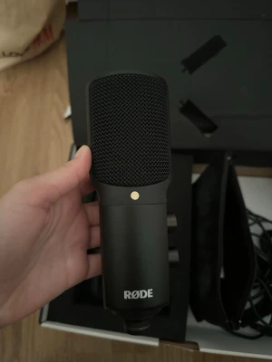 Røde mikrofon - Helt ny aldrig använt. Alla tillbehör medföljer 🤍 Skriv för mer info!