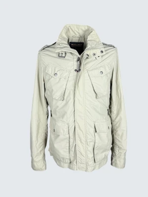 Woolrich Field Jacket - Skick: 9/10. | Ingår: endast jackan. | Nypris: +- 6000 SEK. | Givetvis äkta! Hör av er vid frågor. | Storleken är M och modellen är 183cm och väger 70 kg.