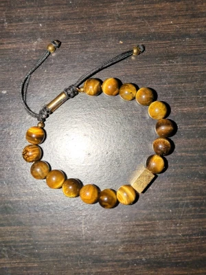 " tiger eye " pärlarmband - Köptes för 600kr. Använt 2 gånger 