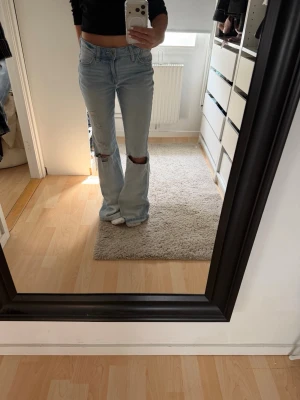ljusblåa gina jeans  - säljer dessa superfina jeansen från gina då de inte kommer till användning längre💗