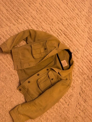 Ljusgrön jeansjacka från Pull&Bear - Typ ny knappt använd