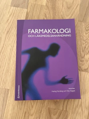 Farmakologi och läkemedelsanvändning (bok + digital produkt) - Inköpt från Studentlitteratur, aldrig använd då jag läser e-böcker i stället.