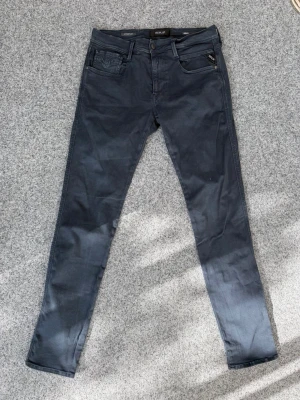 Replay Anbass Hyperflex | 31/32 - Säljer dessa riktigt snygga Replay Anbass Hyperflex | Storlek: 31/32 | Mycket bra skick | Riktigt snygga | Har potential att få riktigt snygga fades | Hör av er vid intresse!🌟🙏