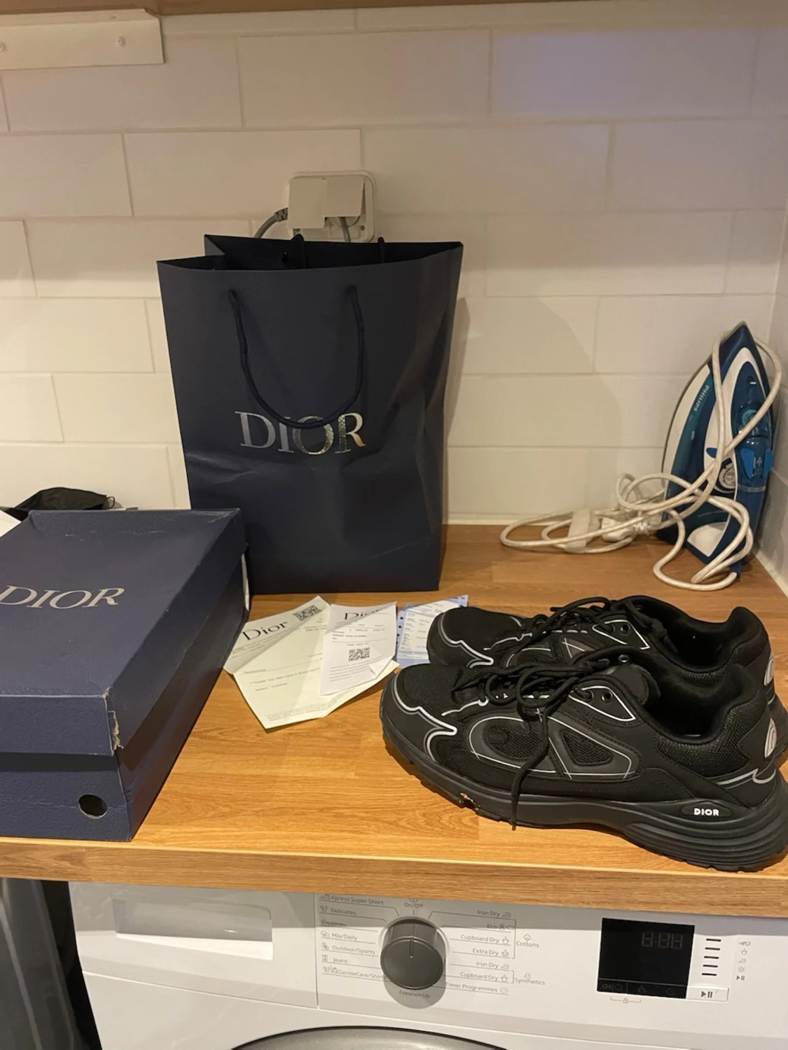 Svarta  sneakers med vita detaljer