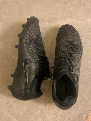 Nike Mercurial Vapor 14 Elite  - Detta är Elites, toppversionen, ny pris 2000-2500. I riktigt bra skick och säljer för grymt pris. 