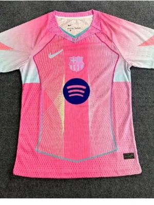 Barca tröja - En ganska ny barca tröja, den är i bra skick o allt men behöver strykas eftersom att den är nytvättad, men annars värt o köpa skriv om du harfrågor.
