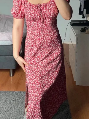 Klänning  - Knappt använd!!