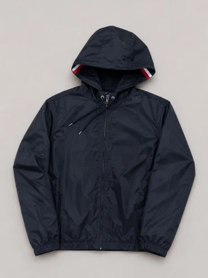 Moncler Grimpeurs - Svart vindjacka från Moncler med huva och dragkedja framtill. Jackan har en enkel, stilren design med diskreta detaljer och är perfekt för blåsiga dagar. Lätt material som känns smidigt och bekvämt. Snygg detalj med Moncler-logga på insidan av huvan. Finns några repor på högra axeln