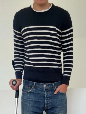 Gant Mörkblå Randig tröja  - Gant mörkblå Randig tröja i strl M men sitter som en S! Bra skick utan nåra defekter och hör gärna av er vid frågor elr funderingar! 