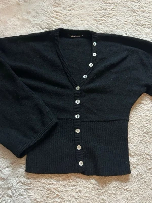 Svart kofta från Gina Tricot - Bra skick, använd få antal gånger