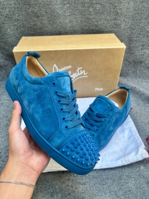 Louboutin skor - Louboutin skor | Nypris 10000kr | Pris 2999kr | Skick: 10/10 helt oanvända | kartong dust bag samr snöre inkluderas | 100% Äkta/orginala kom med frågor vid köp eller liknande🤗