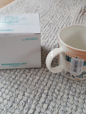 Muminmugg Moominvalley Japan Park Mumin  - Felfri mugg med etikett kvar i sin originalkartong. Säljer fler Muminmuggar så kika gärna på mina övriga annonser också. Packar mycket noggrant. 