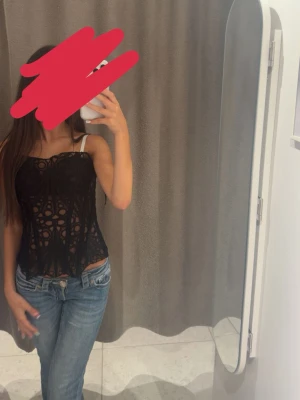 Svart korsett  - Svart korsett från Gina Tricot. Använd en gång på The Weeknd konsert. 