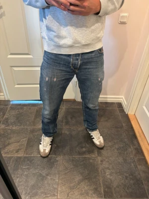 Diesel larke beex jeans - Blåa diesel larke beex sp jeans i storlek 31/32. Hör av er vid mer frågor eller bilder pris kan diskuteras 