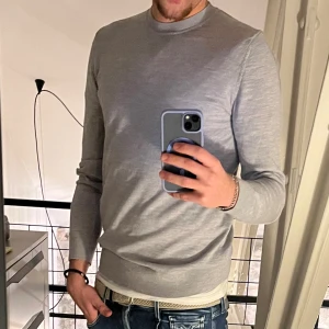 Samsoe samsoe tröja - Säljer min samsoe tröja. 100% merinoull. Skick 9/10. Köpt för 1400kr! 