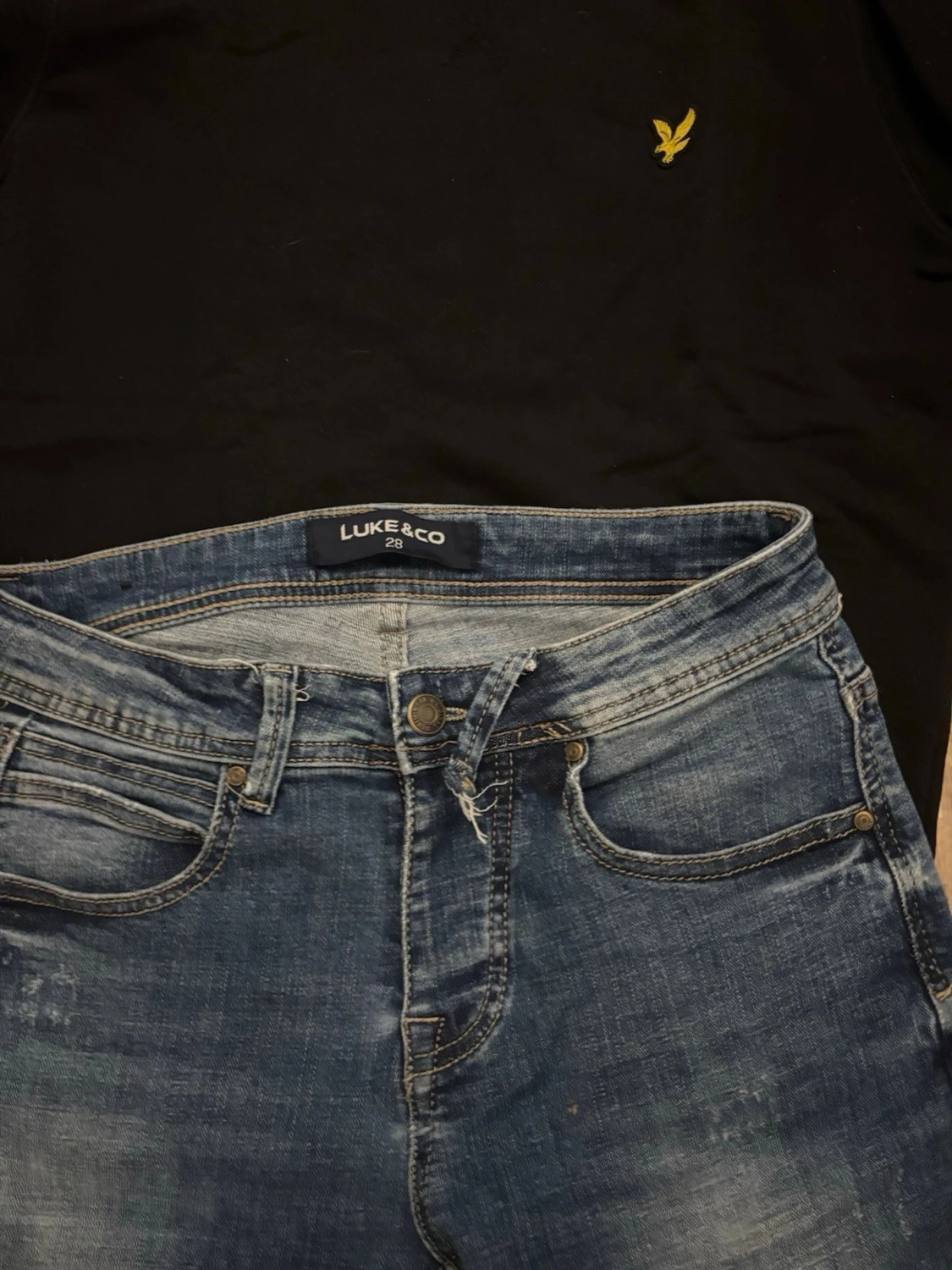 Blå slitna jeans från LUKE&CO - 1