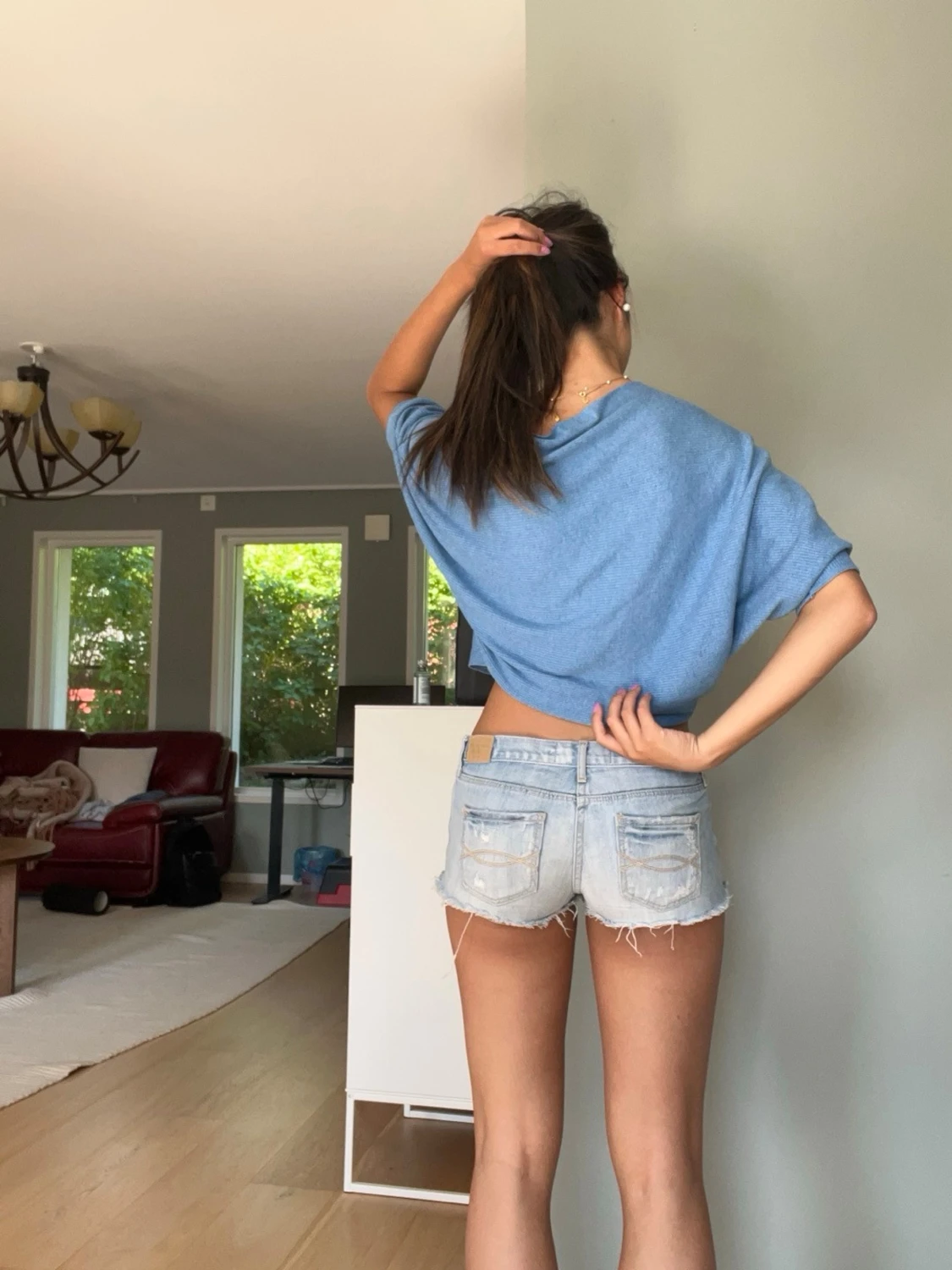 Ljusblåa lågmidjade jeansshorts - 4