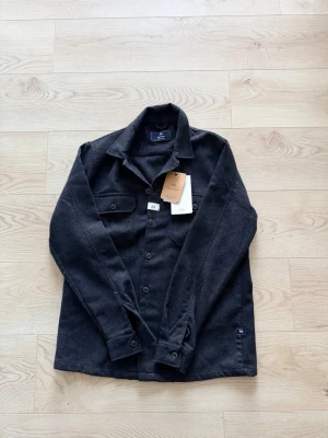 Matinique Overshirt - Säljer denna sjukt snygga Matinique Overshirten i storlek S. Tröjan har prislapp kvar och är otroligt snygg och skön. Nypris: 1299. Hör av er vid fler frågor!
