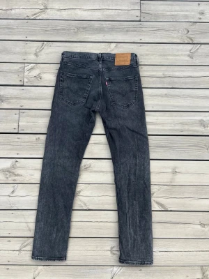 Svarta tvättade raka jeans - Ett par svarta 502 levis jeans perfekt inför hösten Storlek: W31 L32 Pris går att förhandla ner