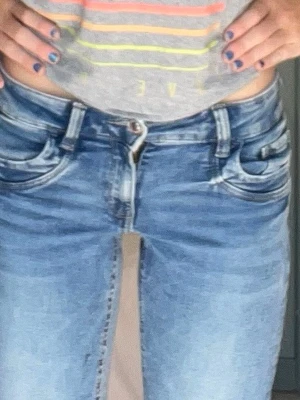 Scandi jeans - Scandi jeans, low waist bootcut från Gina Young. Storlek 170💕