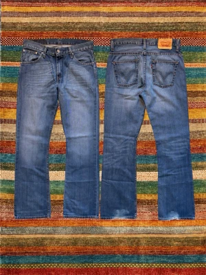 *Bootcut* Levi’s 507  - Ett par extremt snygga Levi’s jeans med en trevlig wash! Modellen kallas 507 och sitter med bootcut! Storlek 31/32, utgå från måtten på sista bilden. Hör av dig vid frågor!
