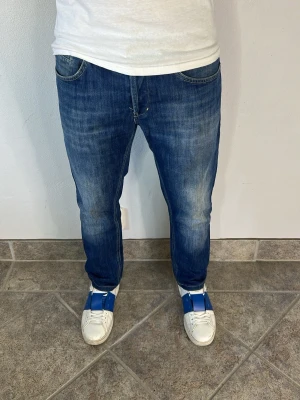 Dondup George Jeans - CONDITION — 9/10 Excellent condition.  Light signs of wear.     SIZE — 34 Model is 170 cm, 67kg  MEASUREMENTS (CM) (Please refer to the last photo for measurement guide)  A — 42 cm  B — 90 cm  C — 17 cm