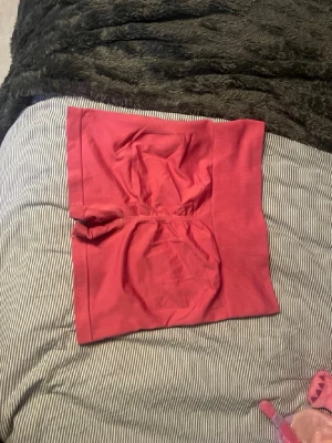 rosa tränningshorts  - rosa shorts med schrunch jättefina