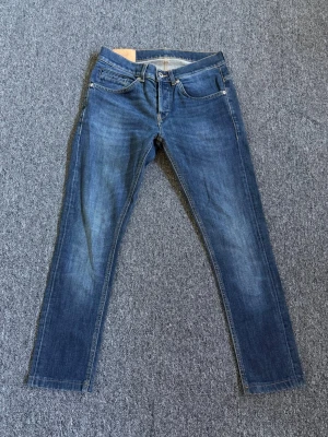 Dondup Jeans - Storlek 30, cond 9/10. Nypris 3000, vårat pris 899. Pris är förhandlingsbart. Hör av dig vid minsta lilla fundering