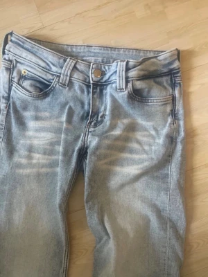 Jeans  - Fina och coola jeans från weekday (cheap monday),knappt använda. Storlek 29/34, passar mig som har s. ( 34 är längsta längden)