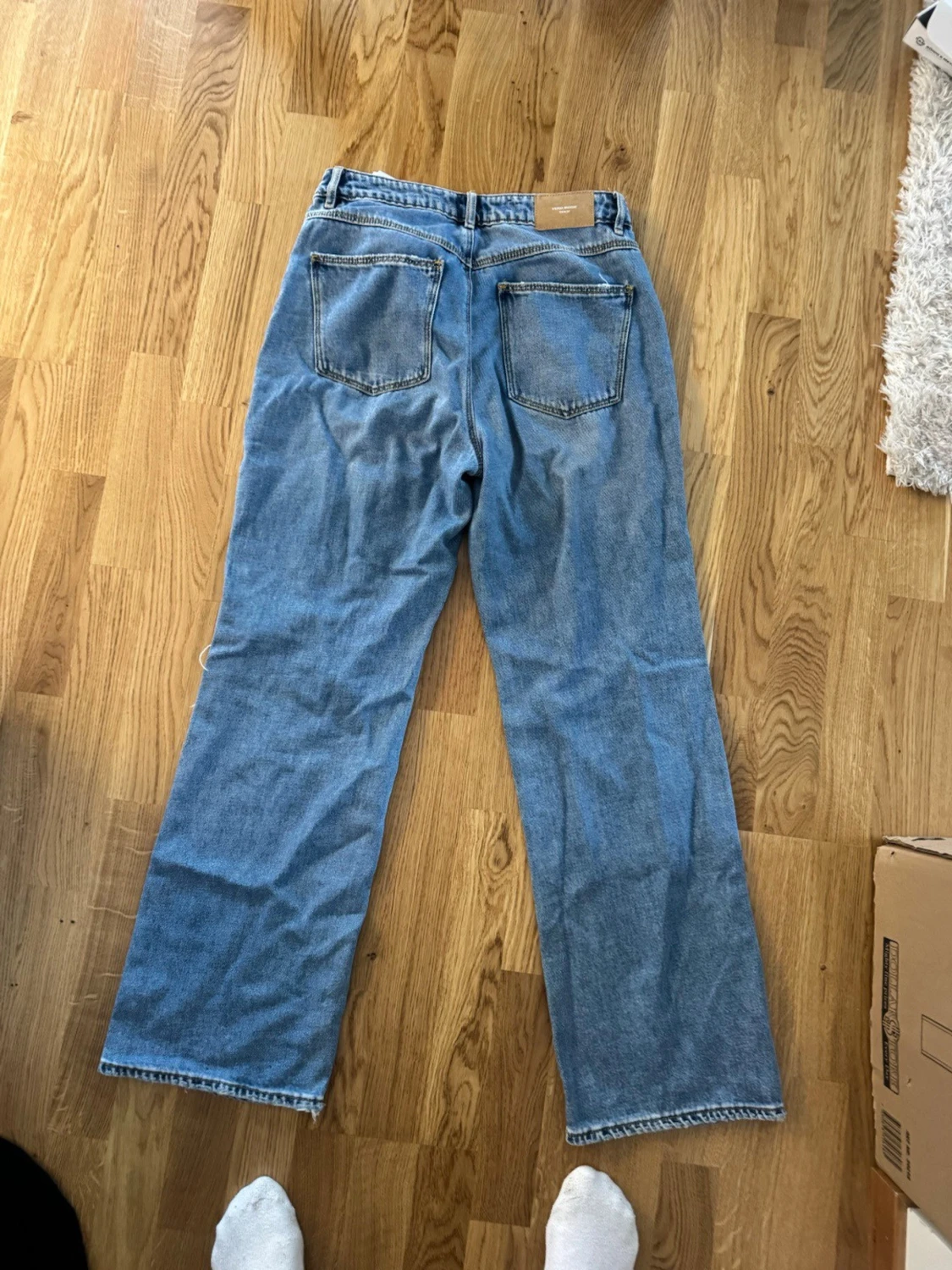 Blå raka jeans med slitningar - 3