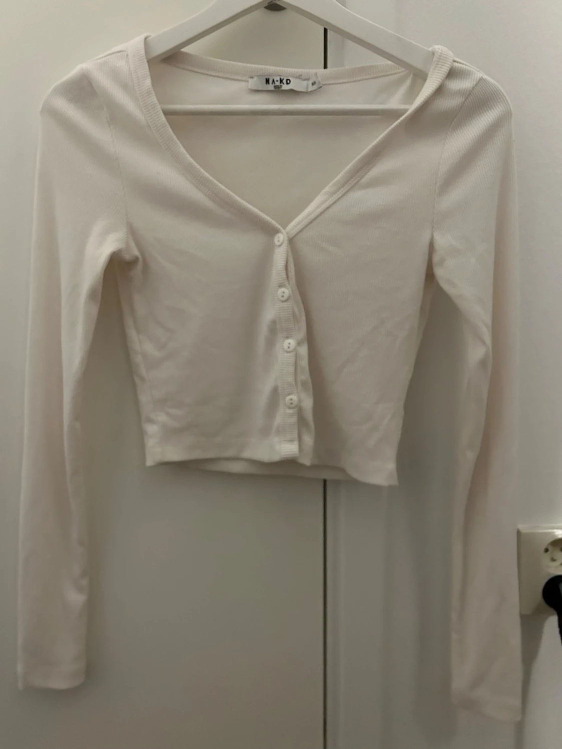Vit ribbad cardigan från NA-KD crop top