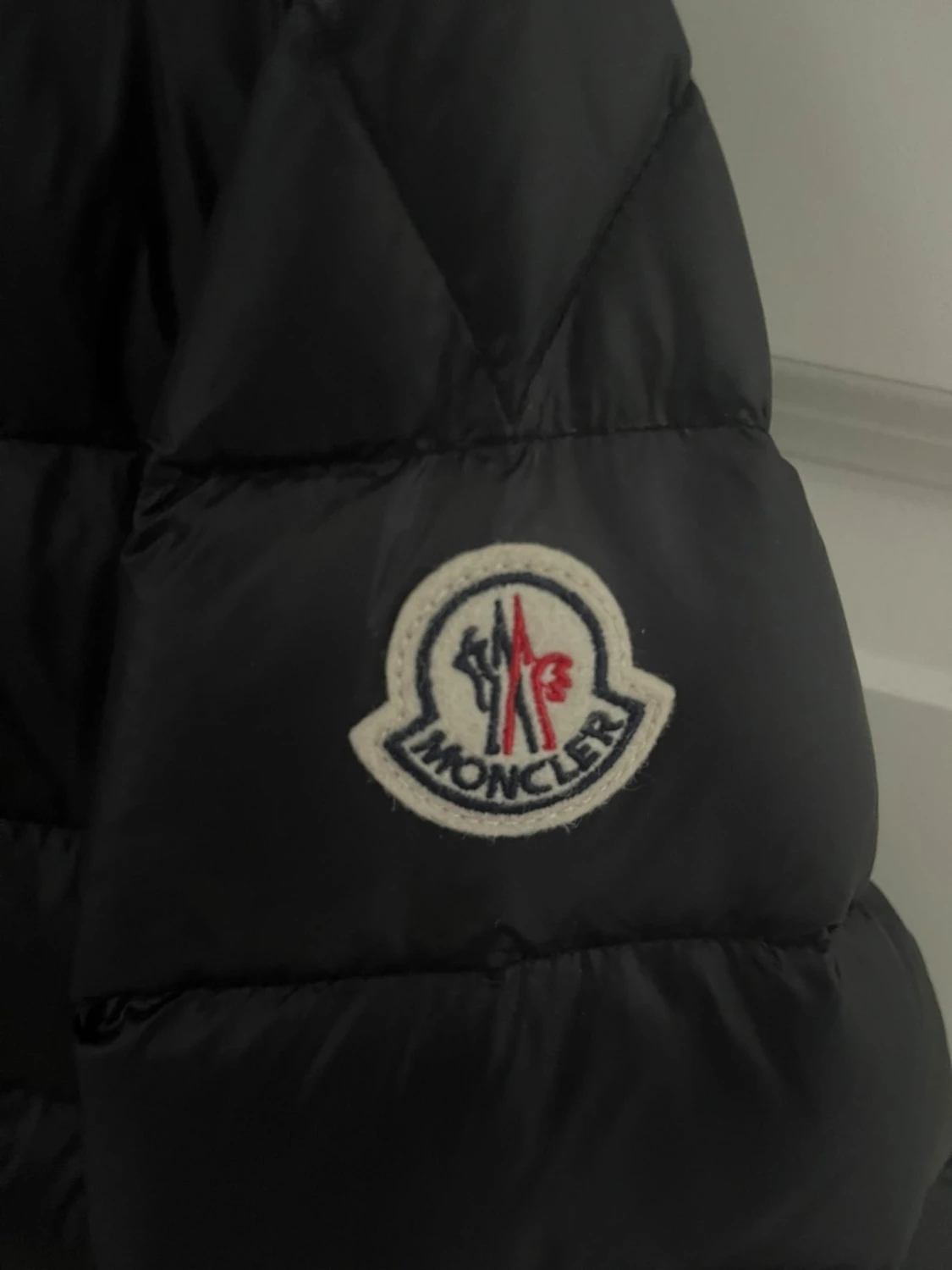 Svart pufferjacka från Moncler - 1